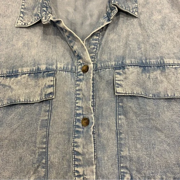 Short sleeve chambray button down - Picture 4 of 11